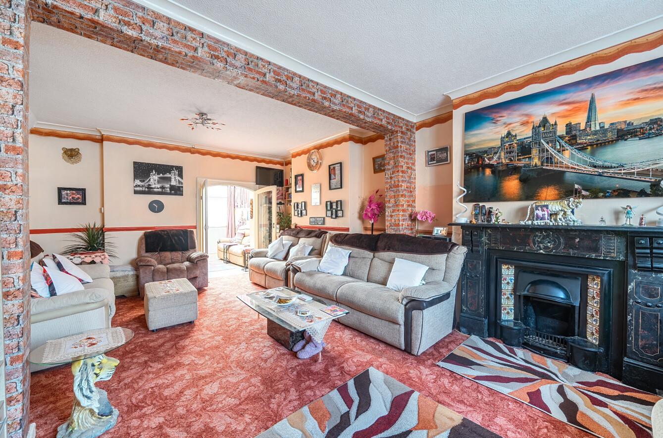 Vera Road, Clydach, Swansea, SA6 5QE